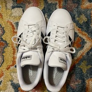 Women’s adidas grand court